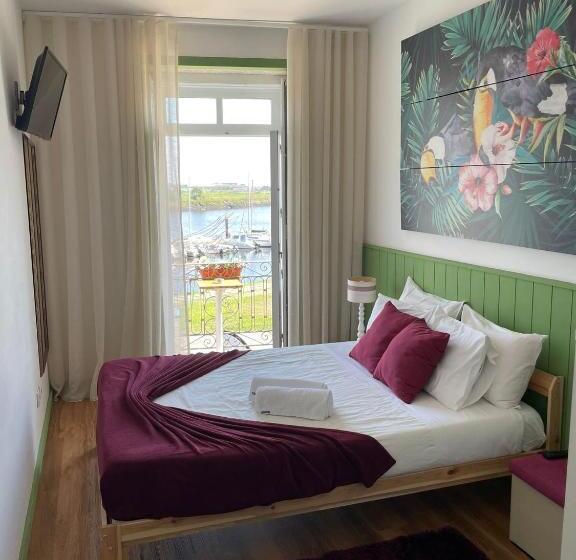 Номер Стандарт с Балконом, Naval Guest House & Bistro
