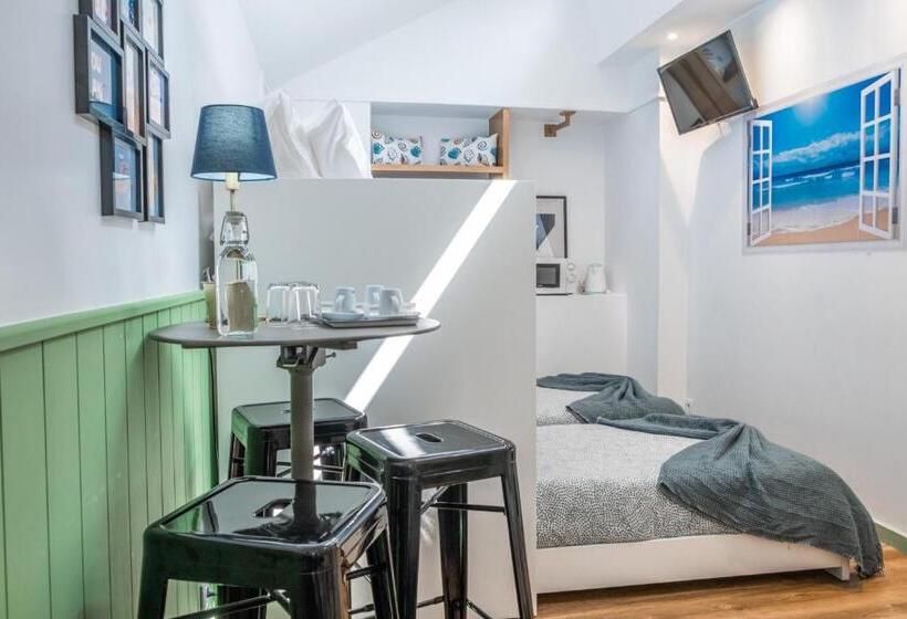 Номер Стандарт Трехместный, Naval Guest House & Bistro