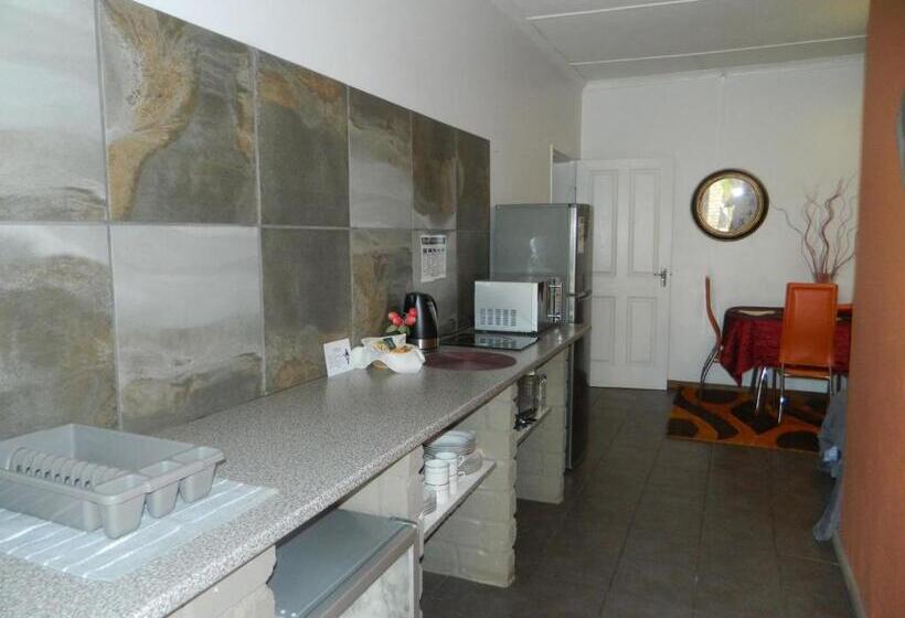 اتاق خانوادگی با چشم‌انداز باغ, Aub Guesthouse   Mariental
