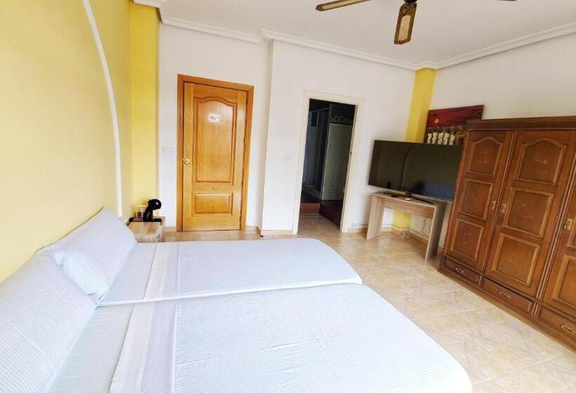 اتاق استاندارد با چشم‌انداز شهر, Hostal Martes Cáceres Plaza Mayor   Tercer Piso Sin Ascensor