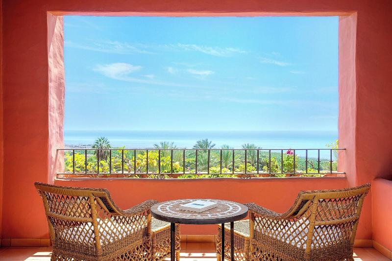 سوئیت جونیور با تخت بزرگ, The Ritzcarlton Tenerife, Abama