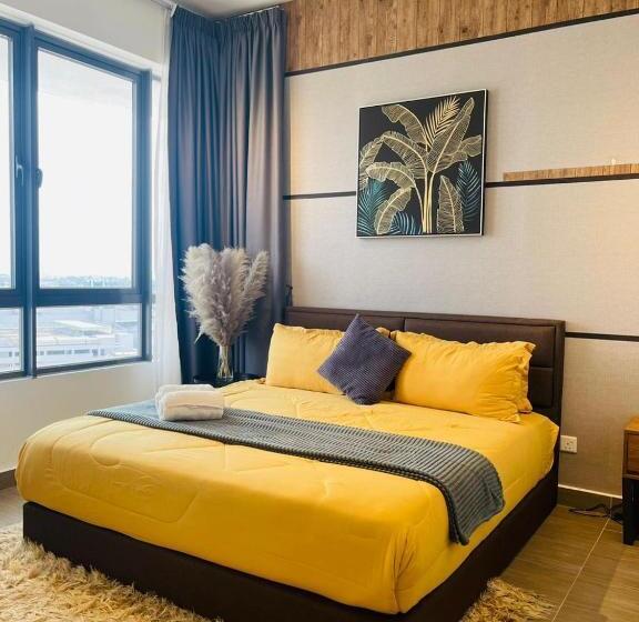 디럭스 스위트 킹 침대, Zulanie Suite Troika Residence, Spacious And Cozy With Pool, Free Wifi & Netflix In Golden Triangle