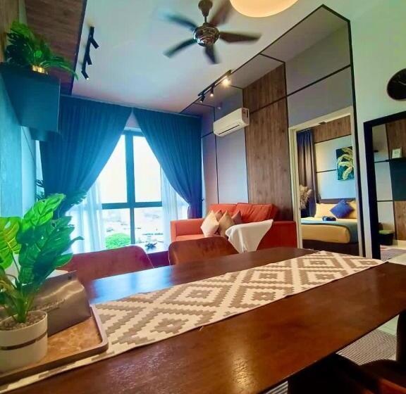 디럭스 스위트 킹 침대, Zulanie Suite Troika Residence, Spacious And Cozy With Pool, Free Wifi & Netflix In Golden Triangle