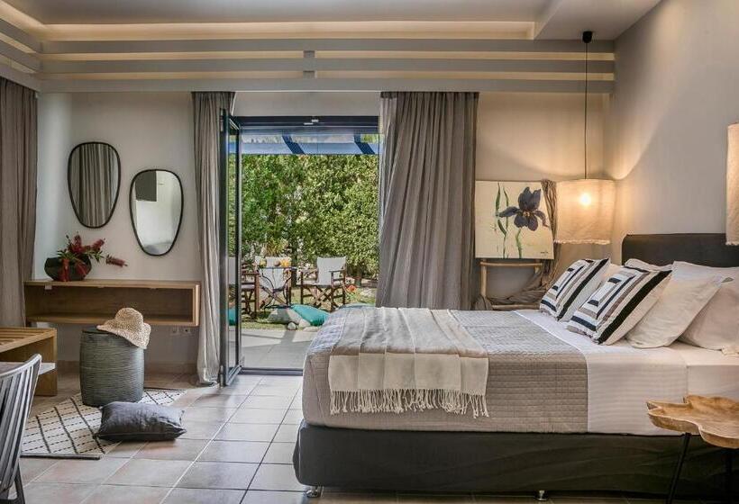 패밀리 스튜디오, Avithos Resort