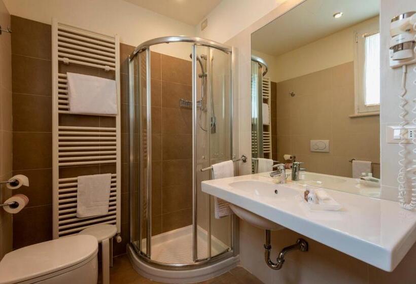 Quarto Estandar, Accademia