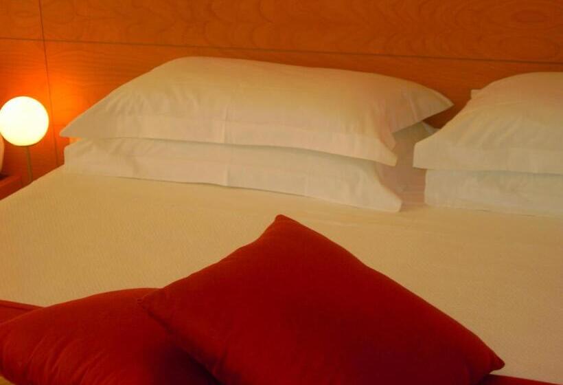 Quarto Estandar, Accademia