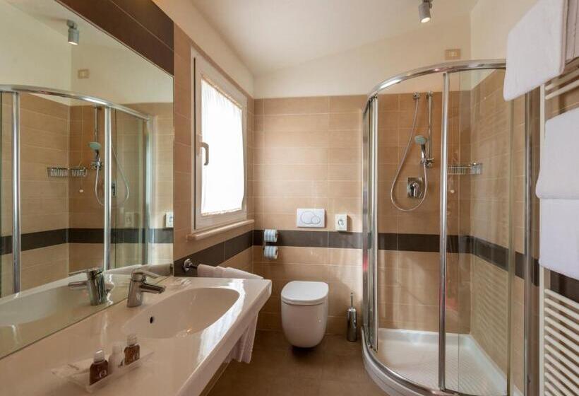Quarto Superior, Accademia