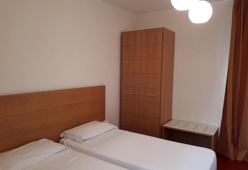 Quarto Estandar, Accademia