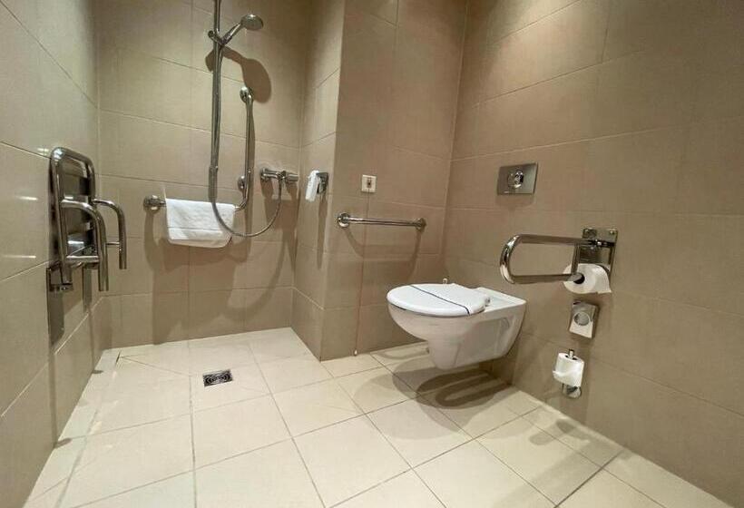 Номер Стандарт Кровать Кинг Адаптированный для Инвалидов, Holiday Inn Resort Warsaw Józefów, An Ihg