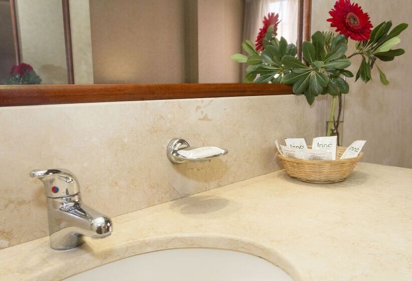 اتاق استاندارد چهار تخته, O2 Hotel Buenos Aires