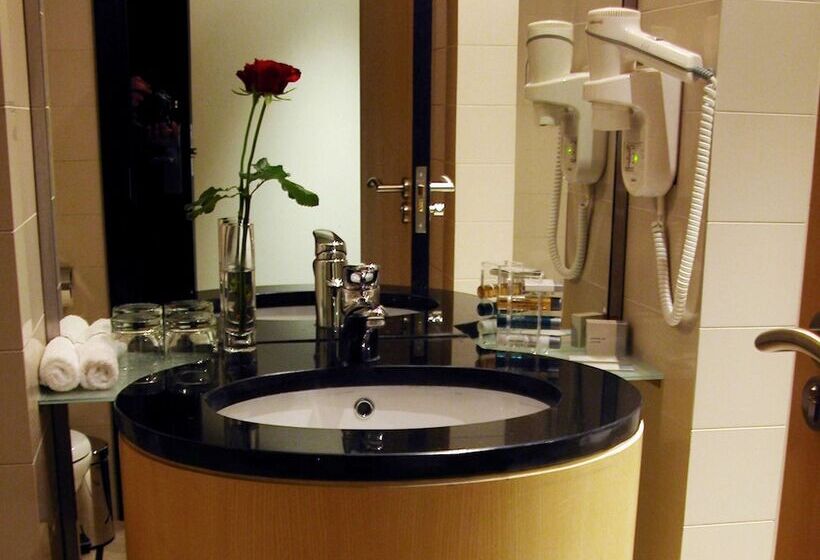 Полулюкс, Novotel Riyadh Al Anoud