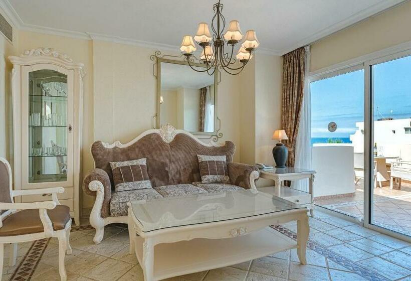 Люкс Семейный 2 Спальни, Flamingo Suites Boutique