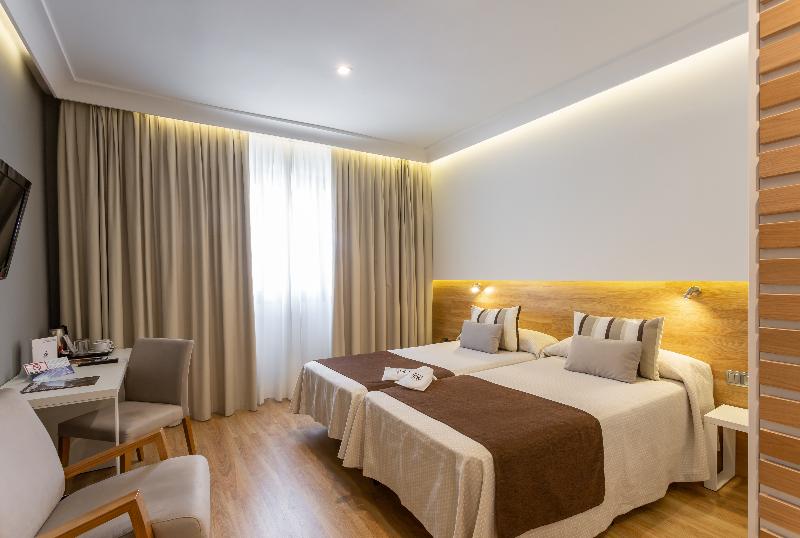 اتاق استاندارد چهار تخته, Viola Palace