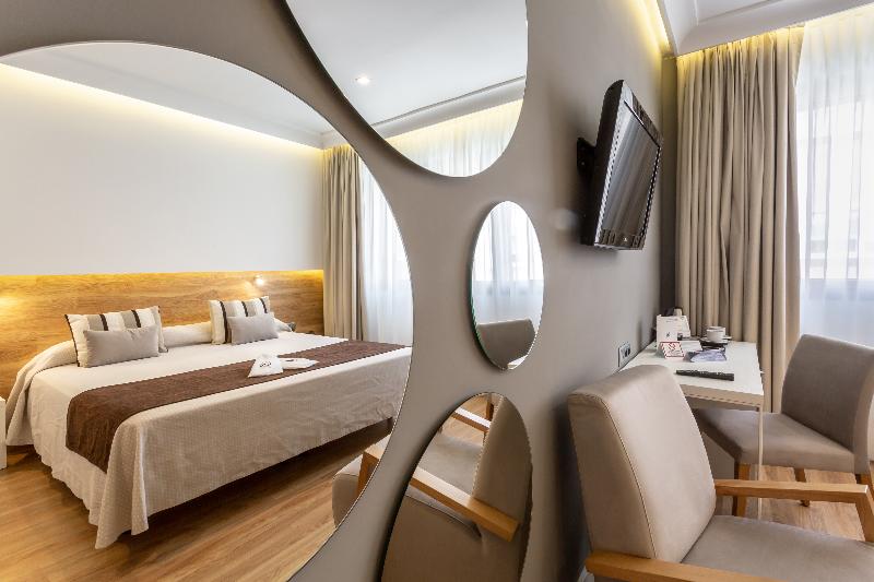 اتاق استاندارد چهار تخته, Viola Palace