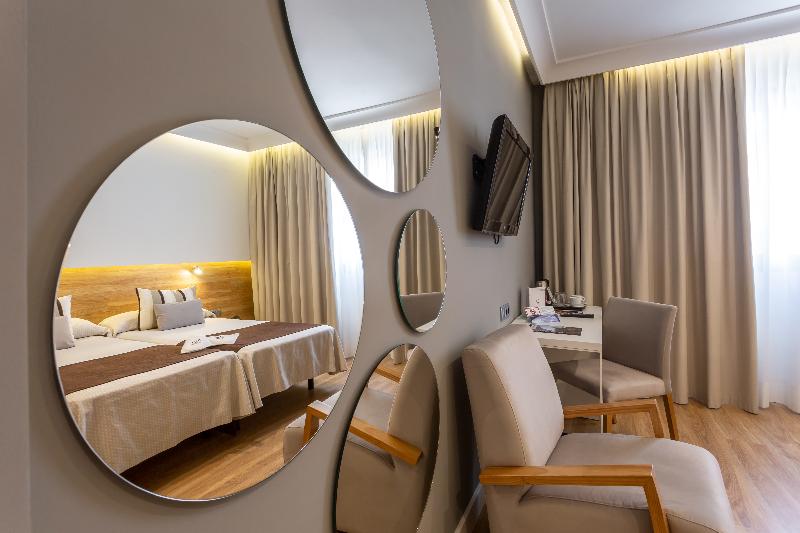 اتاق استاندارد چهار تخته, Viola Palace