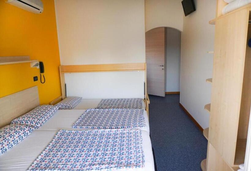 اتاق استاندارد سه نفره, Morfeo   Young People Hotels