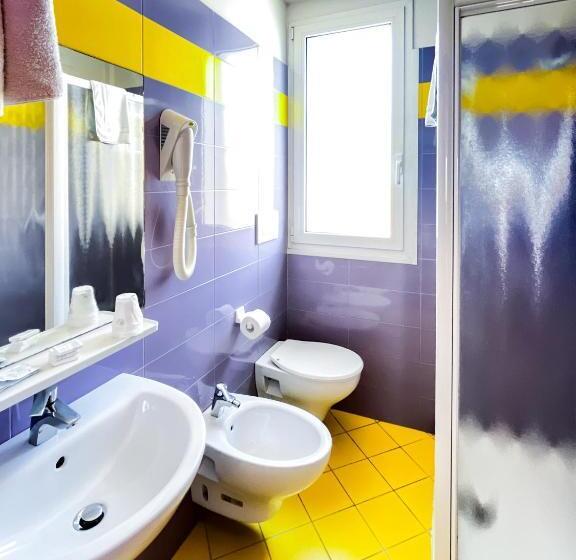 اتاق استاندارد چهار تخته, Morfeo   Young People Hotels