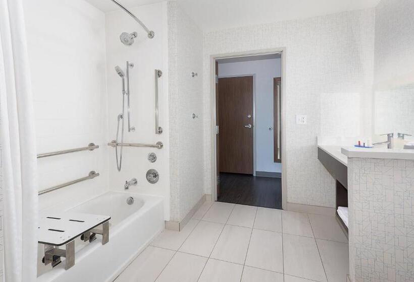 Номер Стандарт Адаптированный для Инвалидов, Holiday Inn Express & Suites   Firestone   Longmont , An Ihg
