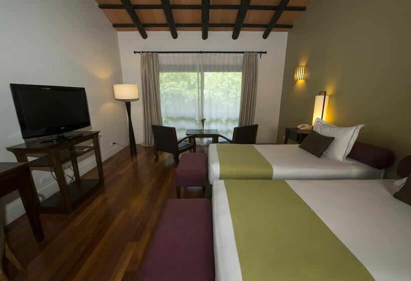 스탠다드 스튜디오, Loi Suites Iguazu