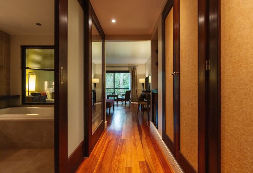 스탠다드 스튜디오, Loi Suites Iguazu