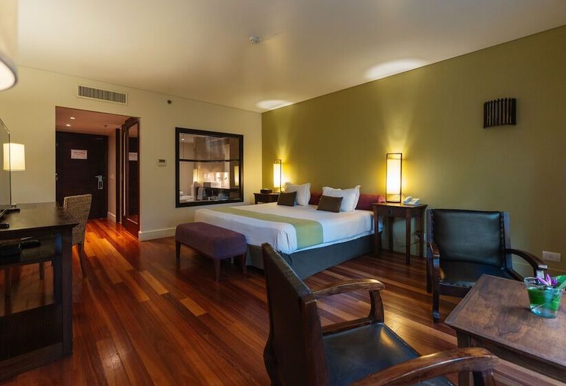스탠다드 스튜디오, Loi Suites Iguazu