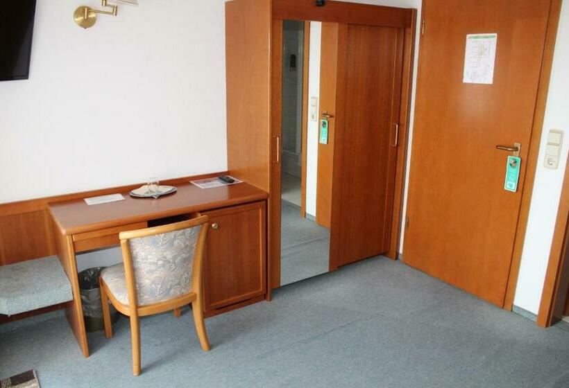 Номер Стандарт Индивидуальный с Балконом, Landhotel Hirsch