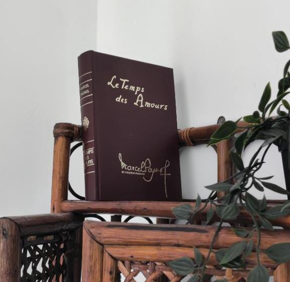 발코니가 있는 스위트, Suite Privee Tavel   Le Mas De L Acacia