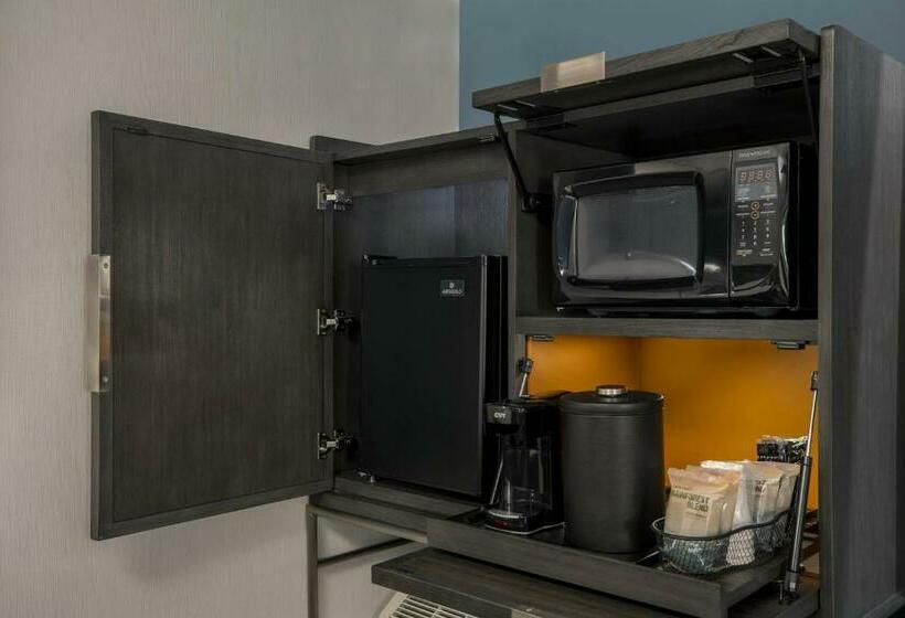Люкс Кровать Кинг, Courtyard By Marriott Fresno Clovis