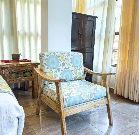 اتاق خانوادگی, Rupa Rupa High Jungle Eco B&b
