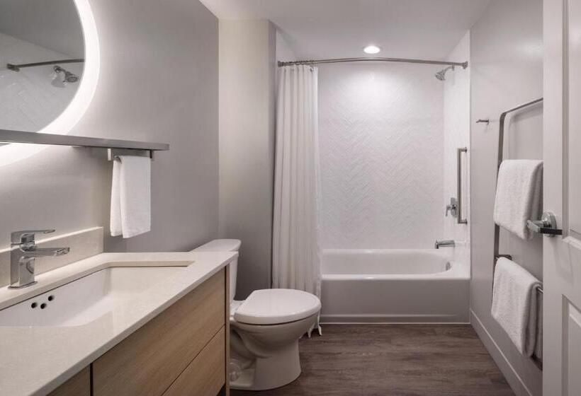 Студия Стандарт, Towneplace Suites By Marriott West Kelowna