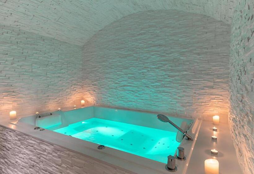 Номер Стандарт с Гидромассажем, La Bastide Du Rocher Boutique Hôtel & Spa