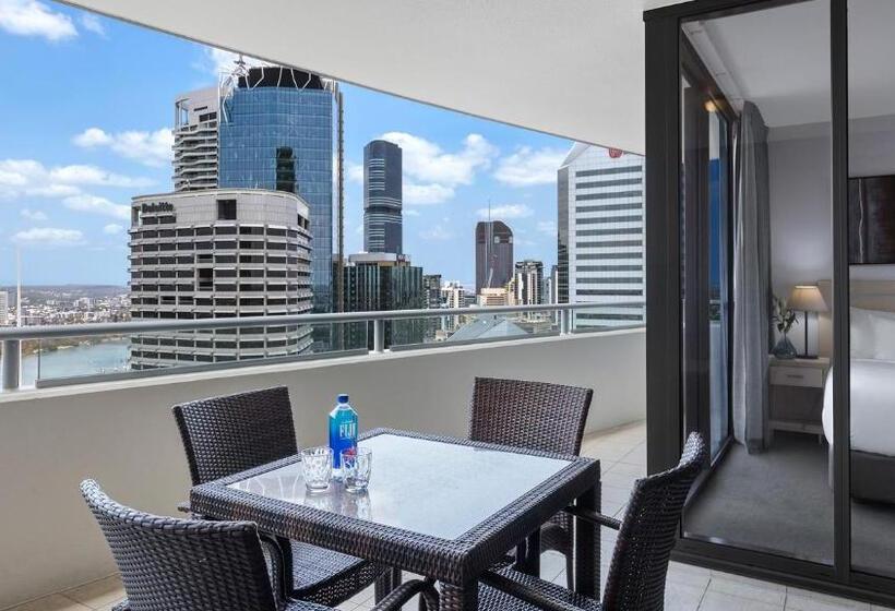 2 Bedrooms Apartment River View, Oaks Brisbane Aurora Suites