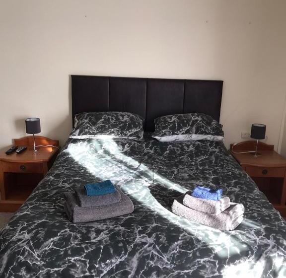 اتاق استاندارد, Dolphin Hotel Public House Weymouth