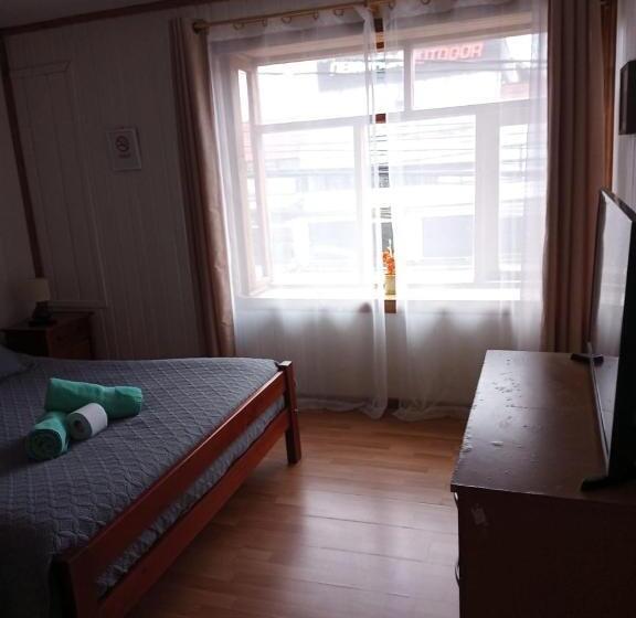 Четырехместный номер эконом класса с общей ванной комнатой, Hostal Valentino Villarrica