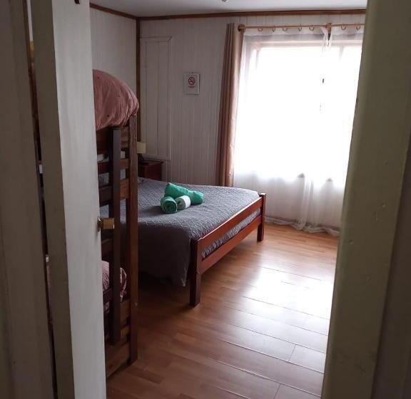 Четырехместный номер эконом класса с общей ванной комнатой, Hostal Valentino Villarrica