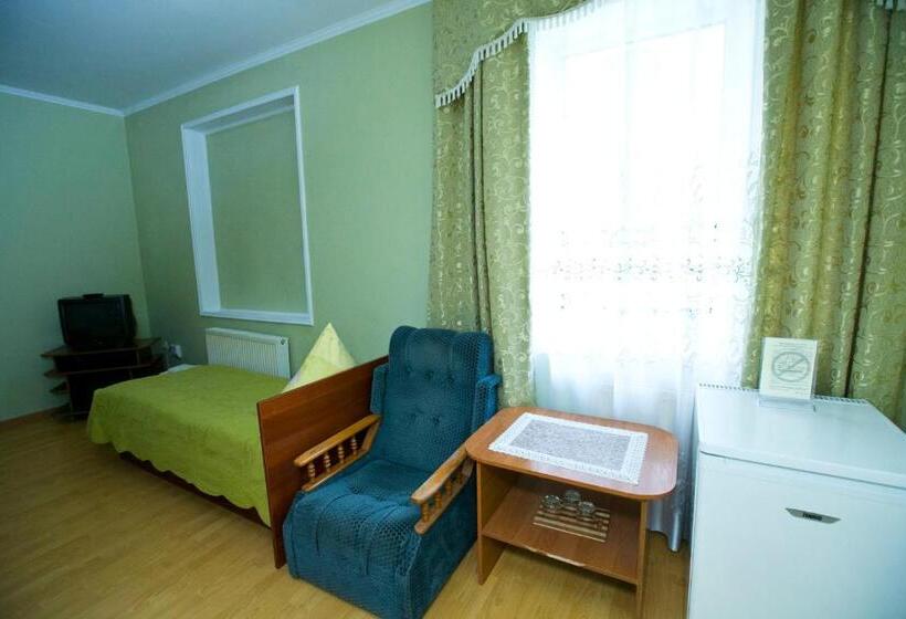 Номер Стандарт Трехместный, карпаты