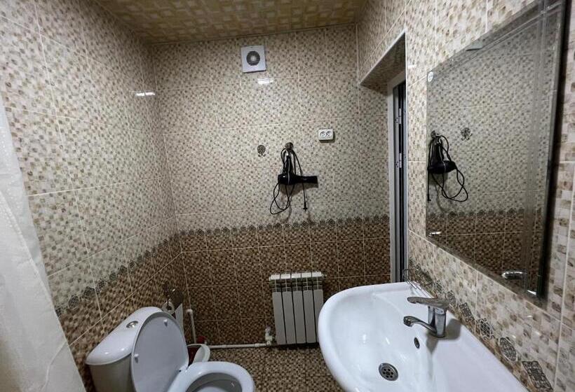 اتاق سوپریور سه تخته, Dilnura Guest House