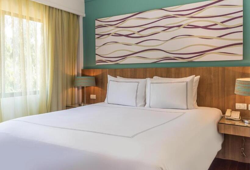 패밀리 스위트, Radisson Resort And Suites Phuket
