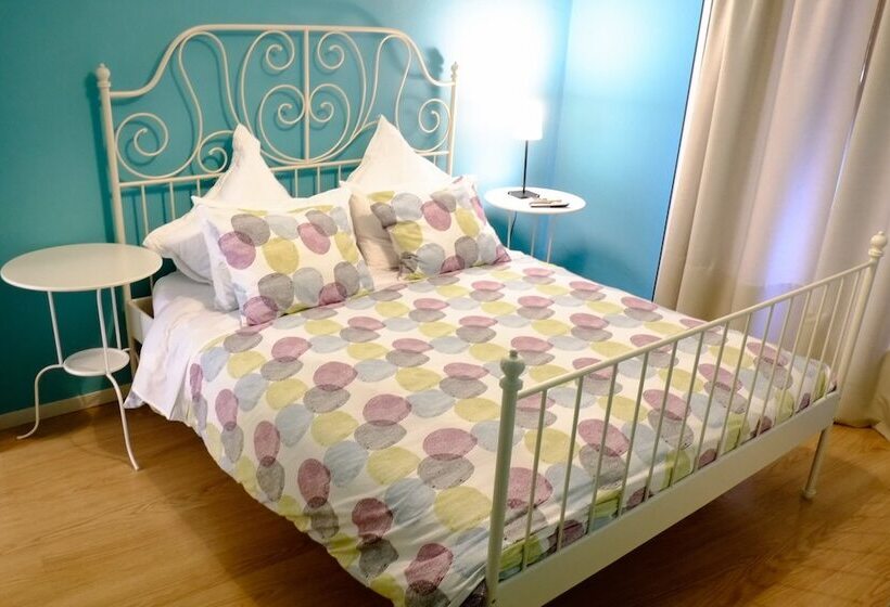 Номер Стандарт, Hostal Five Gates