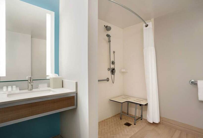 Standard Room Adapted for people with reduced mobility, Hilton Garden Inn New Orleans Convention Center