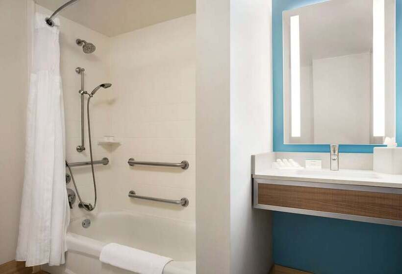 Standard Room Adapted for people with reduced mobility, Hilton Garden Inn New Orleans Convention Center