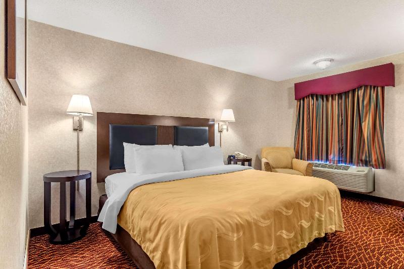 스탠다드 룸 킹사이즈 침대, Quality Inn
