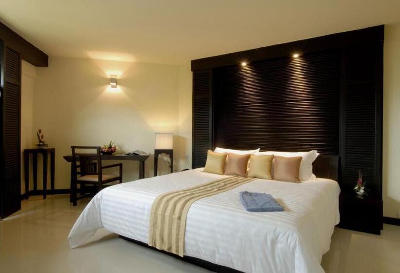 Номер Superior Вид на Бассейн, The Nouveau Chumphon Beach Resort And Golf