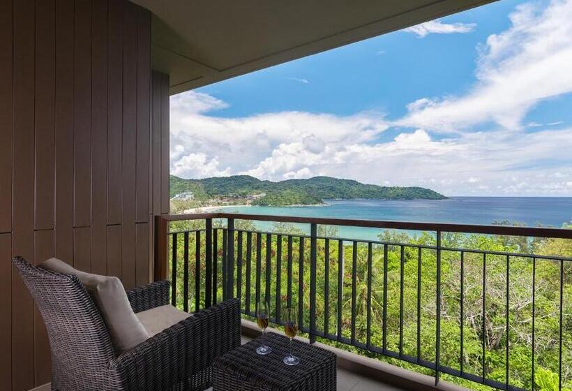 带大床的豪华间, Novotel Phuket Kata Avista Resort And Spa