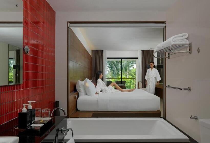 带大床的高级房间, Novotel Phuket Kata Avista Resort And Spa