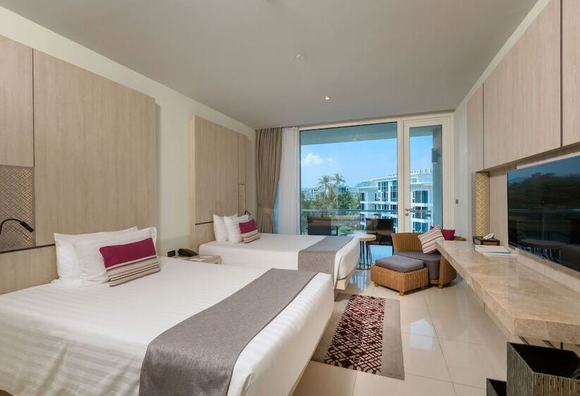 Номер Executive, Splash Beach Resort, Maikhao Phuket   Sha Extra Plus