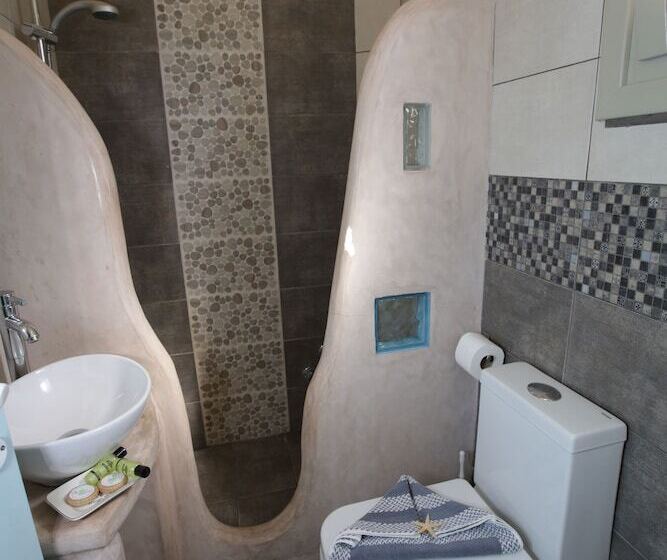 Четырехместный Номер Стандарт, Alexandra S Rooms