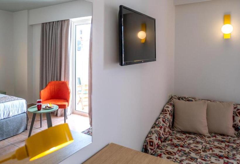 Номер Стандарт Вид на Бассейн, Flisvos Royal Hotel & Suites