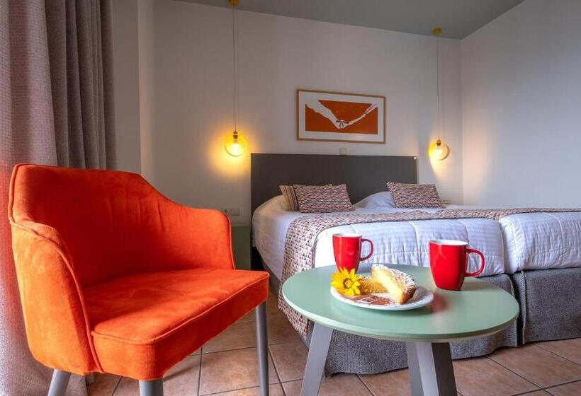 Номер Стандарт Вид на Бассейн, Flisvos Royal Hotel & Suites