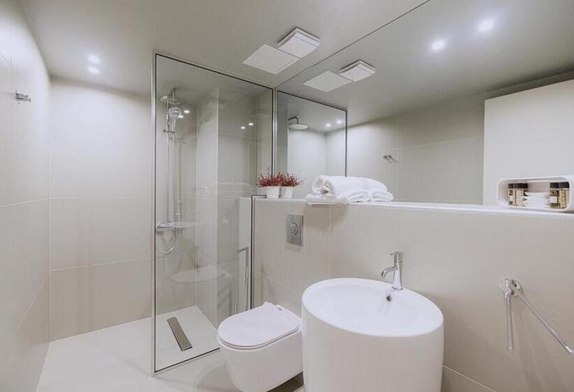 Трехместный Номер Стандарт с Видом, Flisvos Royal Hotel & Suites